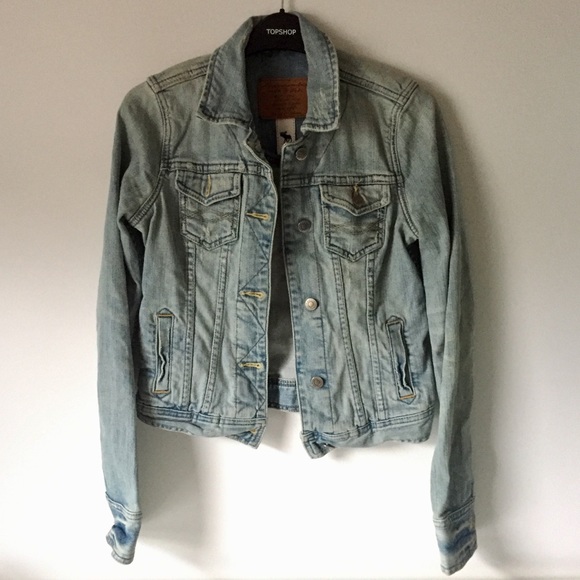 Abercrombie & Fitch Jackets & Blazers - ABERCROMBIE & FITCH Light Wash Denim Jacket XS